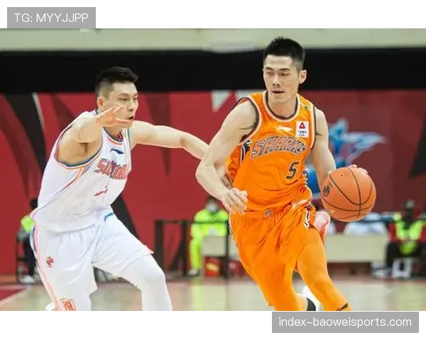 上海刘铮防守压迫，造成对方后卫运球过半场困难